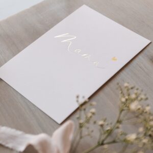 Postkarte "Mama" mit goldener Heißfolienprägung