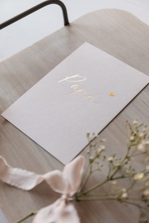 Postkarte "Papa" mit goldener Heißfolienprägung
