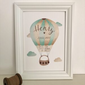personalisierbares Geburtsbild mit mint braunen Heißluftballon A4 im Bilderrahmen