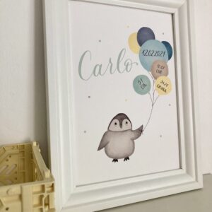personalisierbares Geburtsbild mit Pinguin und blau gelben Luftballons A4 im Bilderrahmen, Detailaufnahme