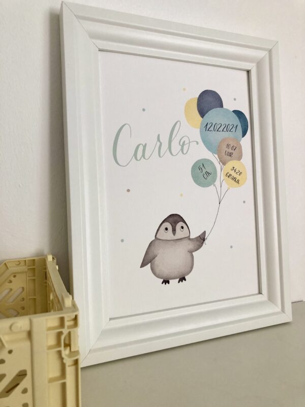 personalisierbares Geburtsbild mit Pinguin und blau gelben Luftballons A4 im Bilderrahmen, Detailaufnahme