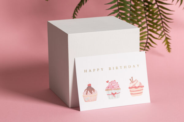 goldverliebt Karte happy birthday mit cupcake Illustration und Heißfolienprägung gold