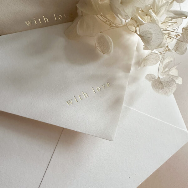 Briefumschlag B6 mit goldener Prägung "with love"